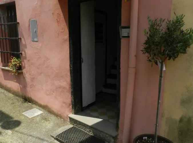 Apartment In Dimora Tipica Montale (Liguria)